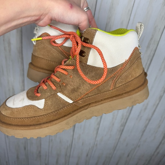 UGG Highland Tan and Cream 10 - Picture 8 of 8